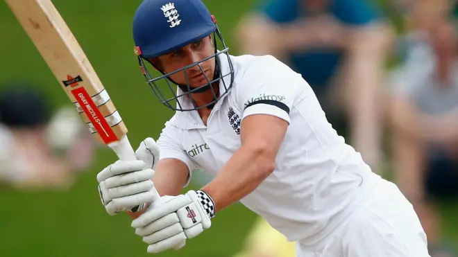 称赞她的潜 称赞她的潜